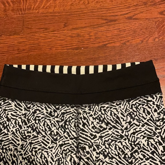 Lululemon crops - Picture 2 of 5